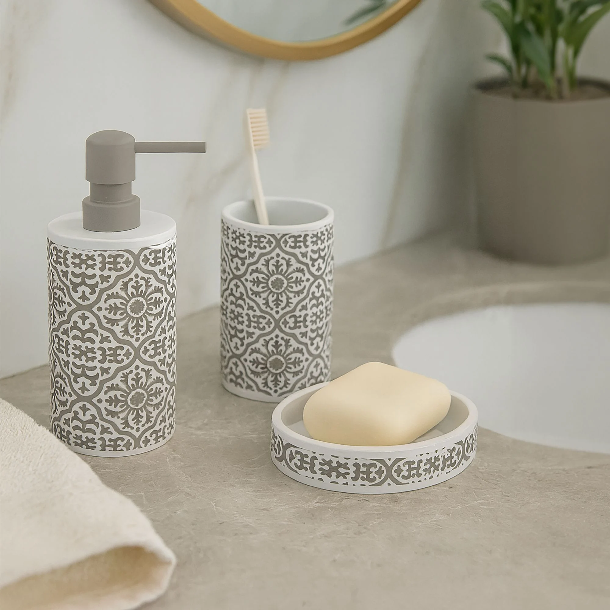Roma soap dispenser set
